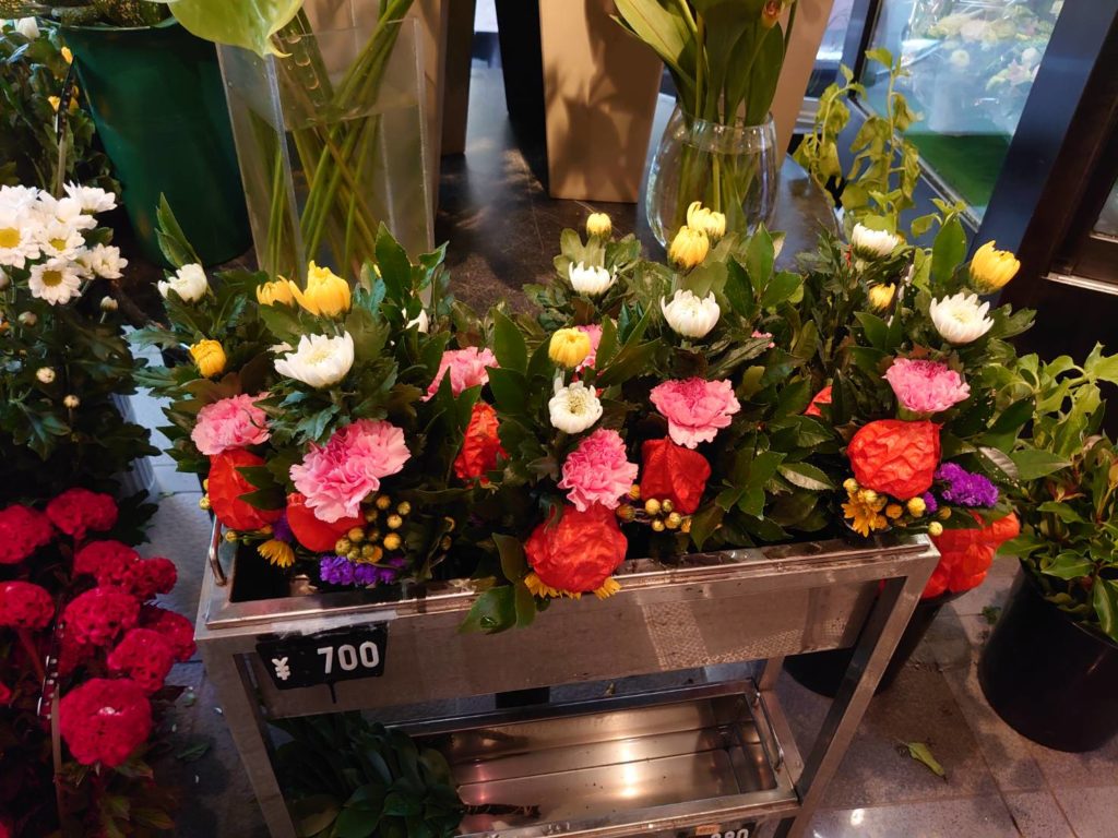 令和最初のお盆には お墓参り 仏花を上質なお花で飾ってみてはいかがでしょう 花の店友楽園 ゆーらくえん 愛知県安城市のお花屋さん